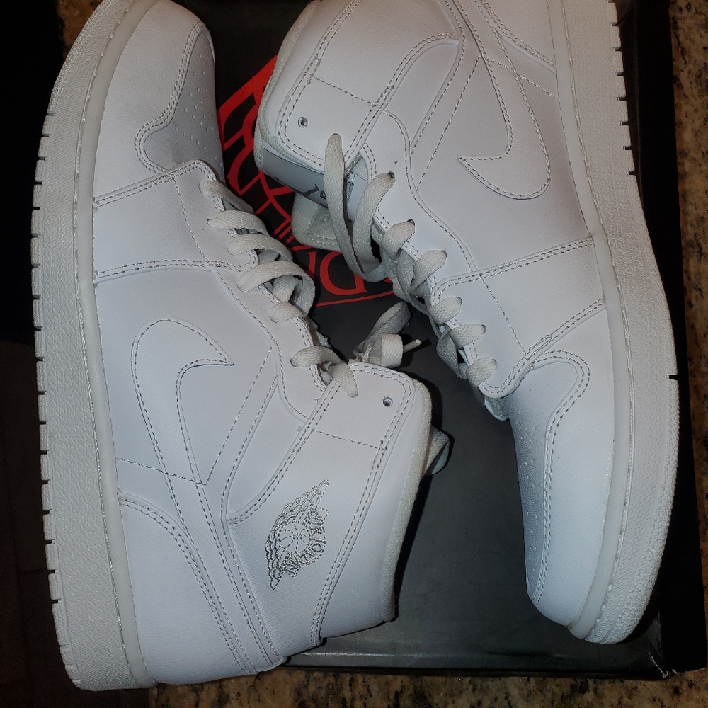 Jordan 1 mid
